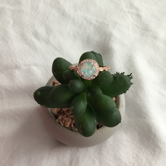 FASHION JEWELRY DIANTY ROUND RING - Picture 3 of 8